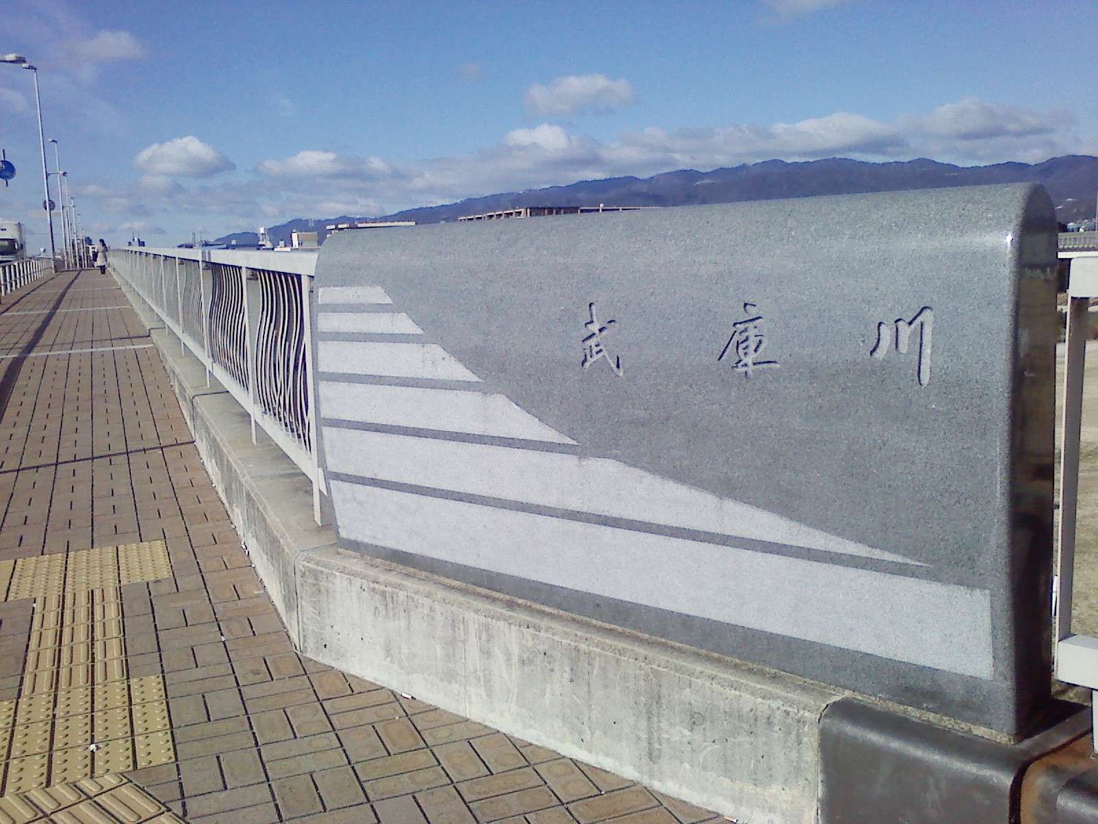 橋梁の親柱(アルミ)の写真